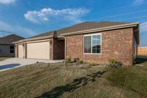 featured image of 3132 N Oakland Ave