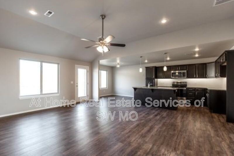 3132 N Oakland Ave - Photo 3 of 23