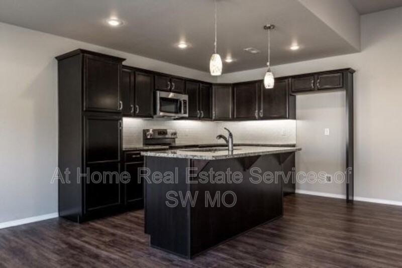 3132 N Oakland Ave - Photo 7 of 23