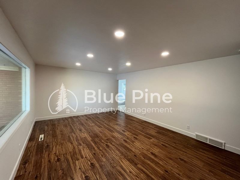 315 Evans Dr - Photo 3 of 24