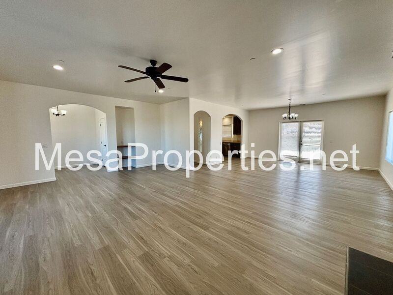 6087 Elsinore Rd - Photo 3 of 23