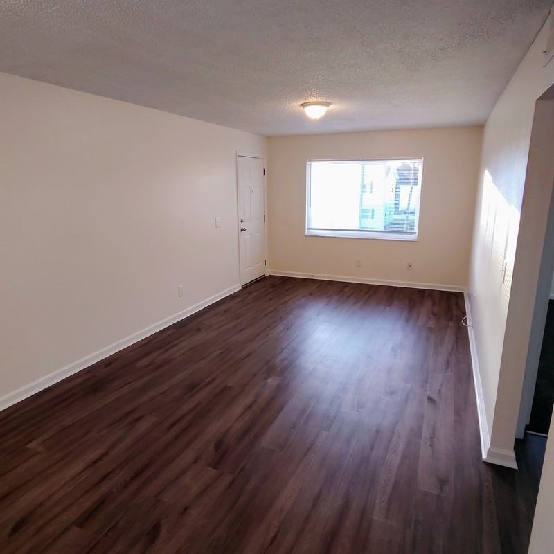 2820 Dupont St S #201 - Photo 6 of 12