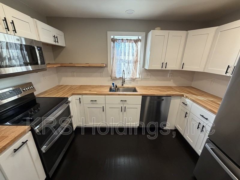 131 Oregon Ave - Photo 3 of 16