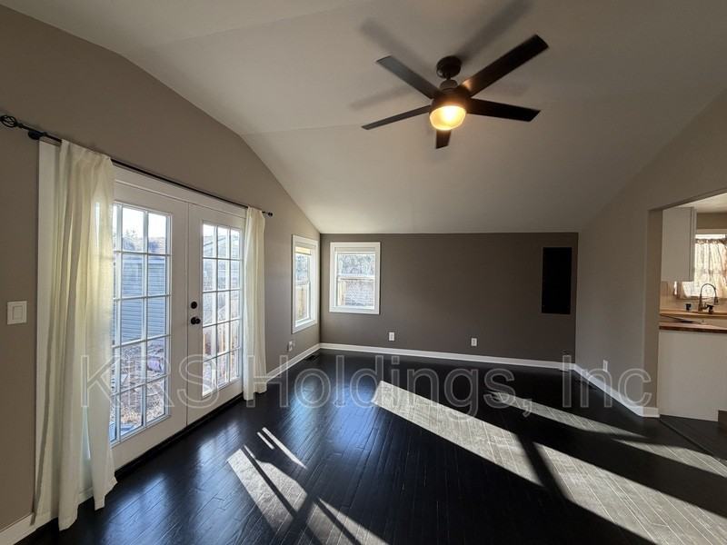 131 Oregon Ave - Photo 6 of 16