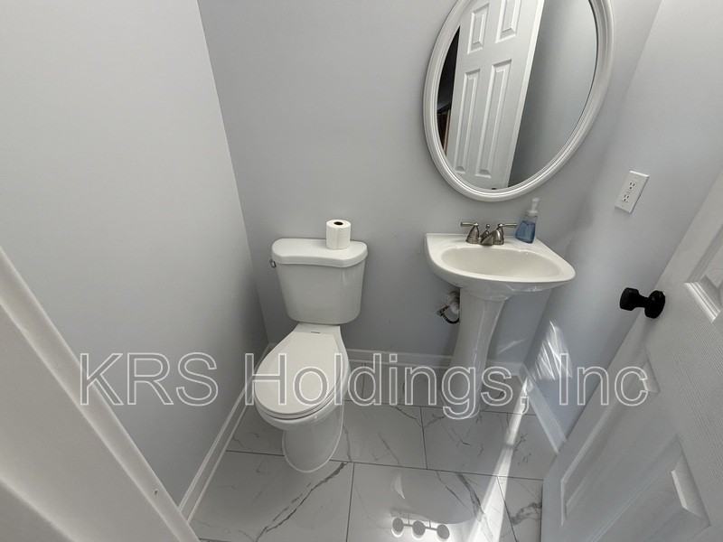 131 Oregon Ave - Photo 7 of 16