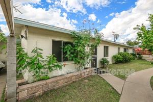 featured image of 2408 W Morten Ave #1