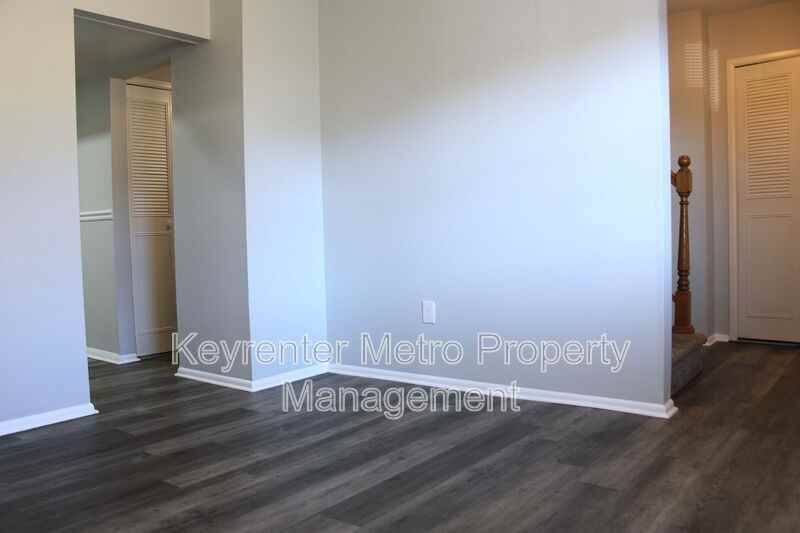 12526 Woodstock Dr E - Photo 3 of 26