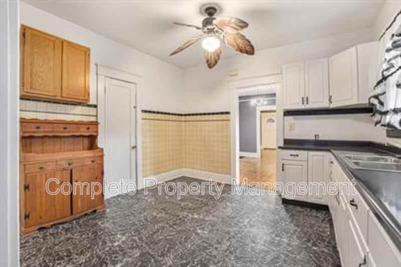 728 41st St - Photo 6 of 10