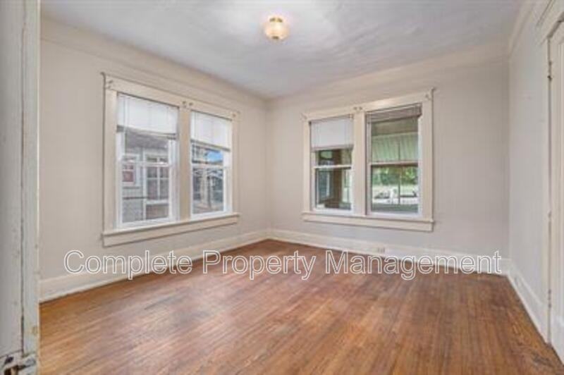 728 41st St - Photo 7 of 10