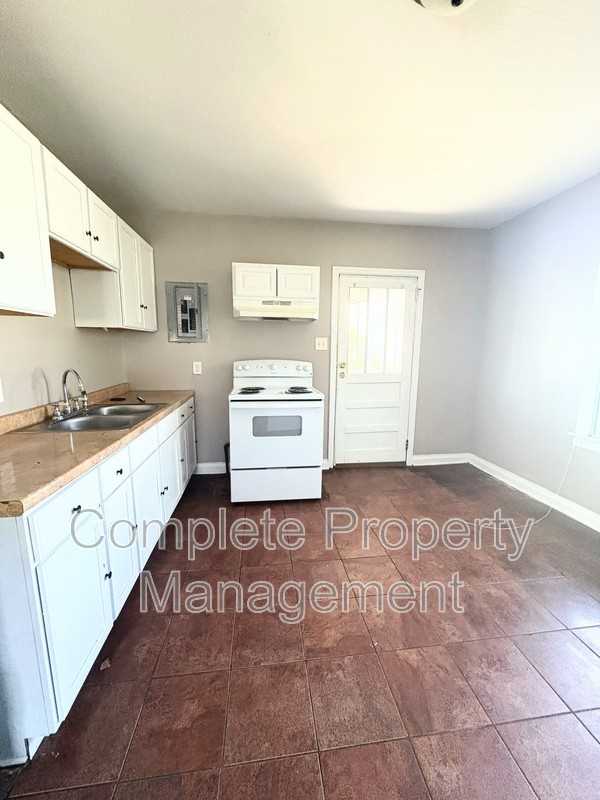 3212 Avenue G - Photo 4 of 9