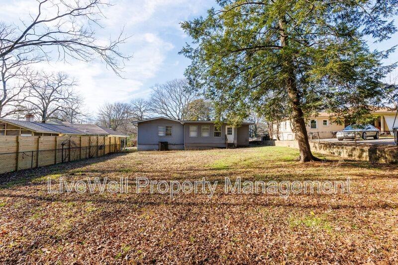 1169 Dogwood Ln - Photo 3 of 16