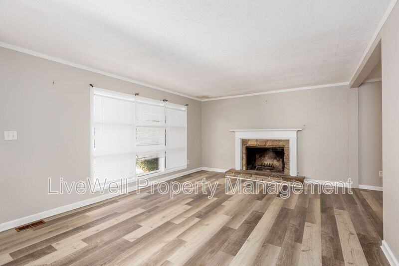 1169 Dogwood Ln - Photo 5 of 16