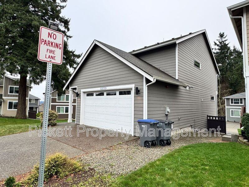 2402 Seringa Ave - Photo 2 of 23