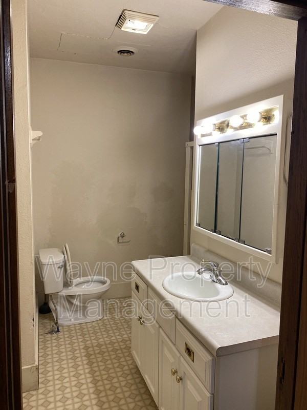 546 2nd St #7 - Photo 6 of 8