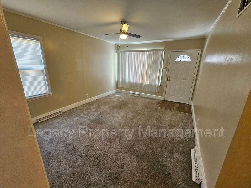 1212 Mccormick St - Photo 2 of 6