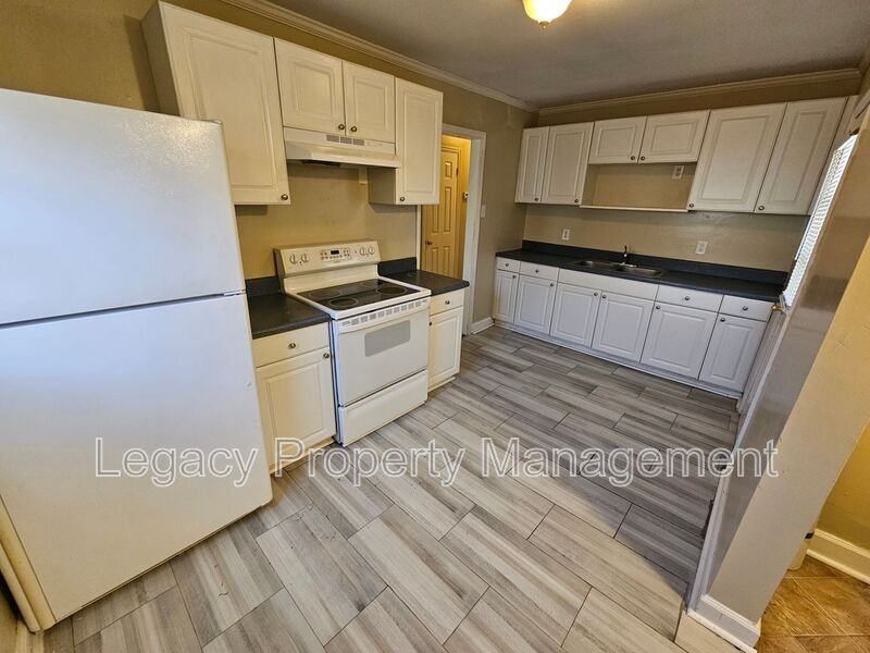 1212 Mccormick St - Photo 3 of 6