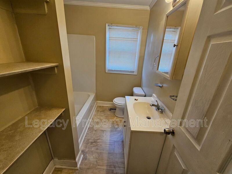 1212 Mccormick St - Photo 4 of 6