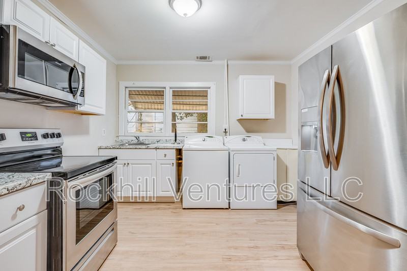 1123 E 70th St #A - Photo 4 of 21