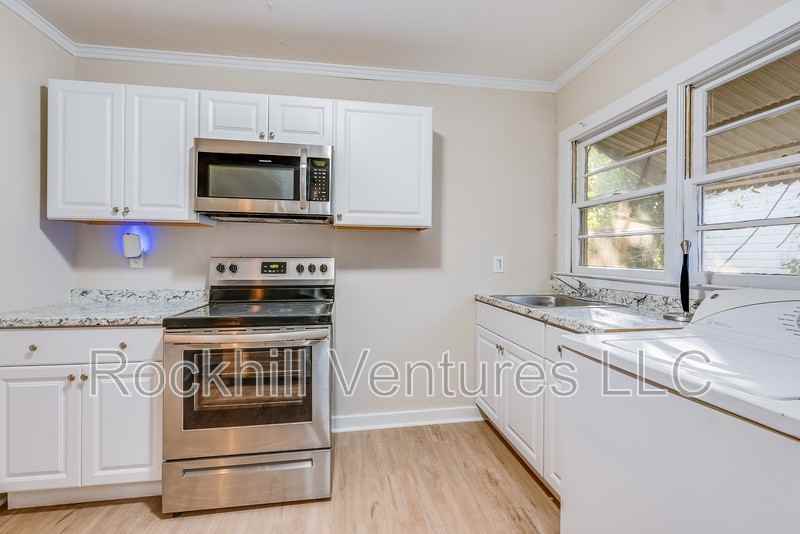 1123 E 70th St #A - Photo 5 of 21