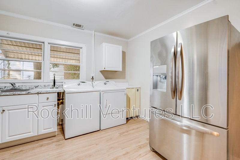 1123 E 70th St #A - Photo 7 of 21