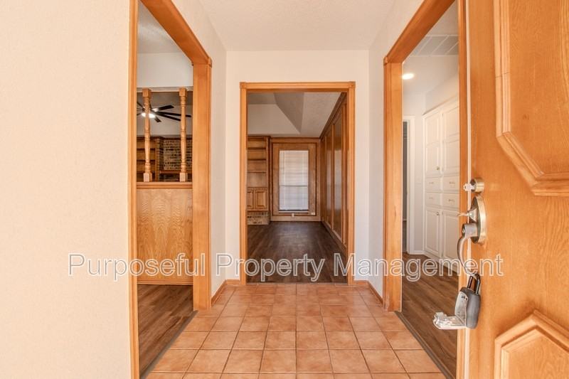 1401 Harding Ave - Photo 5 of 39