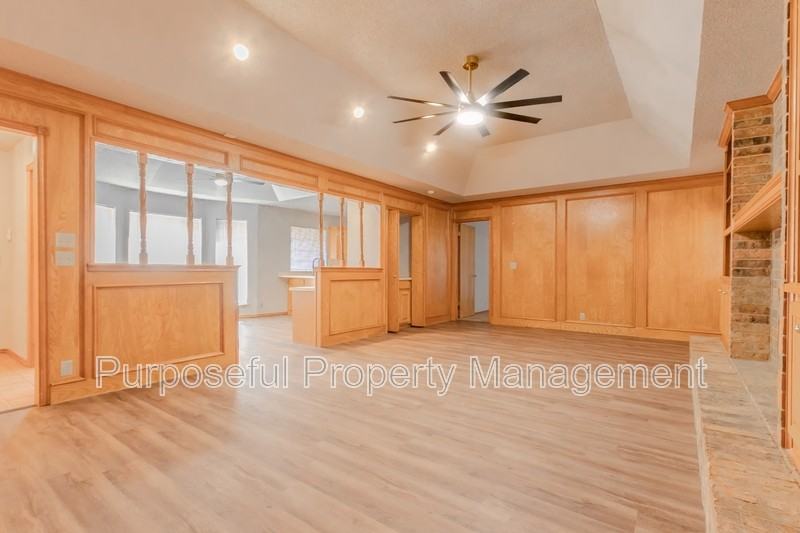 1401 Harding Ave - Photo 7 of 39