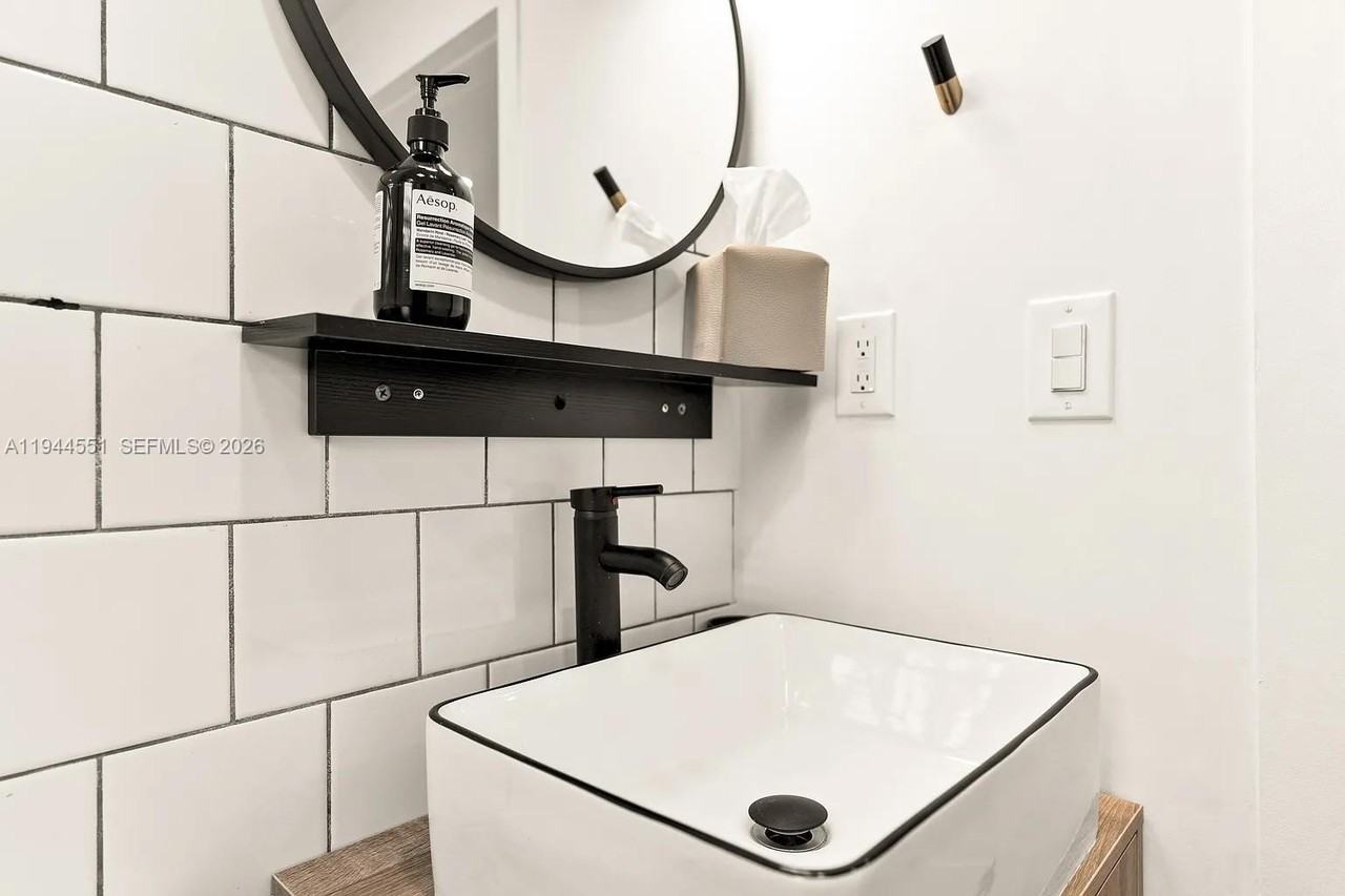 1237 Nw 33rd Ave #1 - Photo 4 of 22