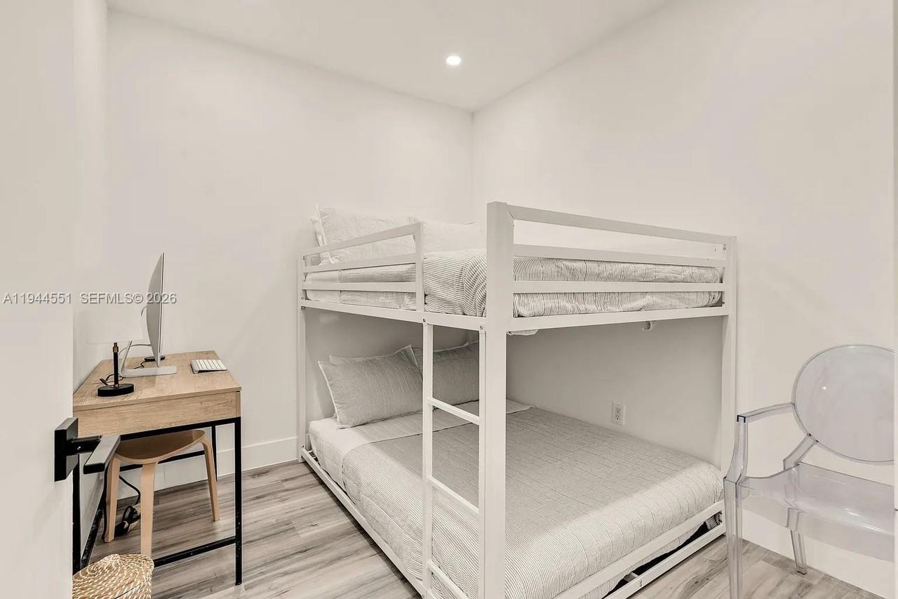 1237 Nw 33rd Ave #1 - Photo 6 of 22