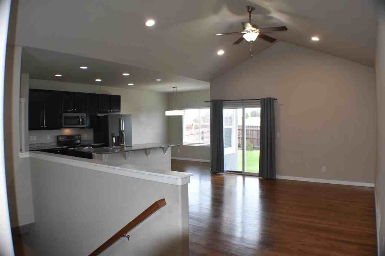 7941 Barraport Dr - Photo 3 of 29