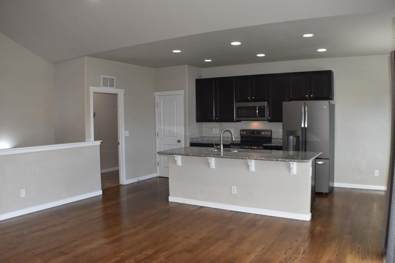 7941 Barraport Dr - Photo 6 of 29