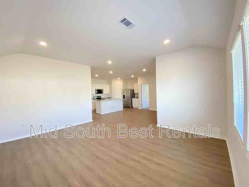 68 Kelton Ln - Photo 2 of 14