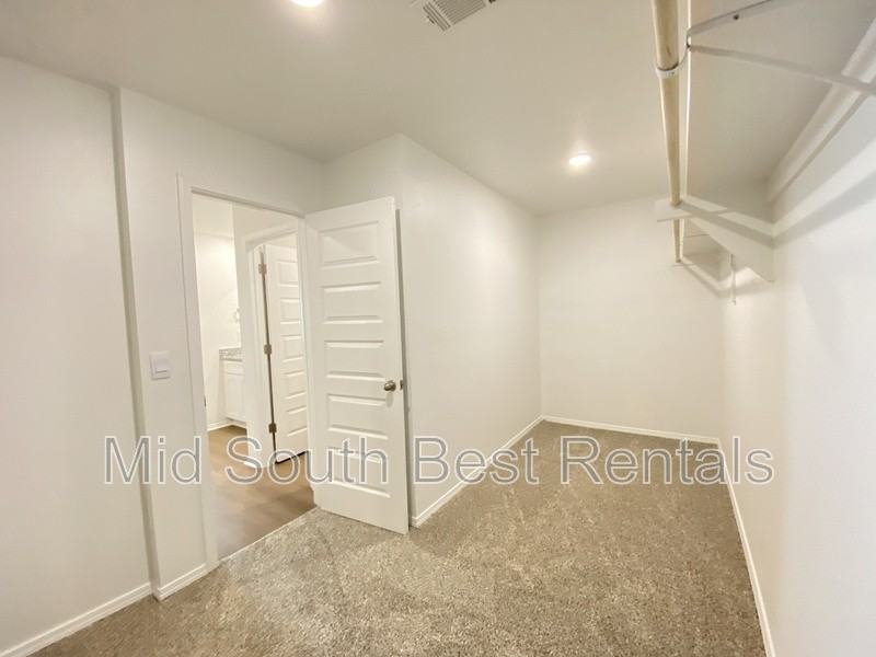 68 Kelton Ln - Photo 4 of 14