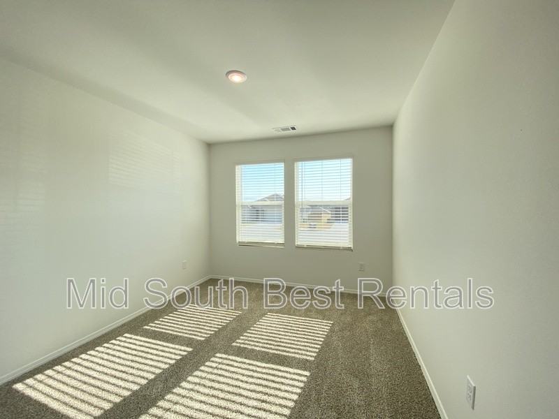 68 Kelton Ln - Photo 7 of 14