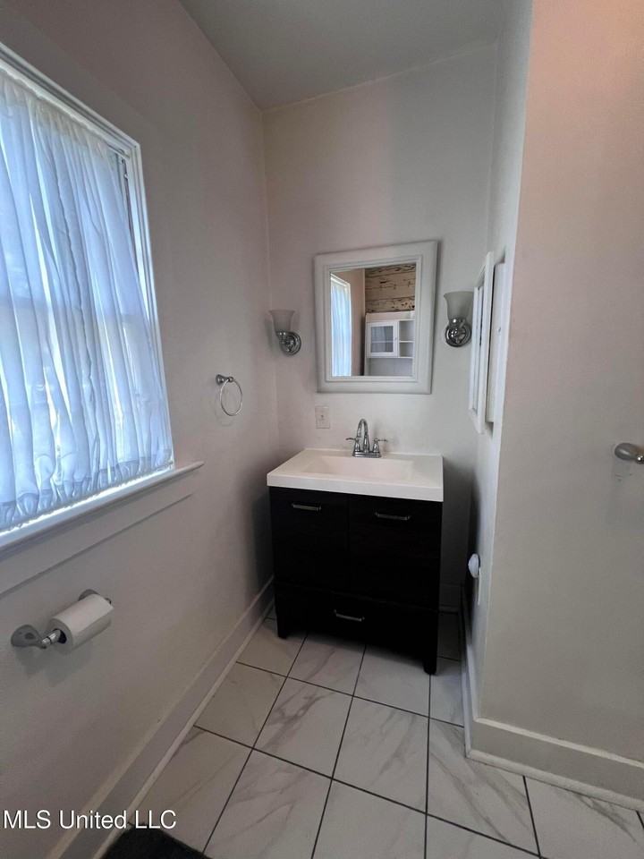 125 Saint Paul St - Photo 5 of 14