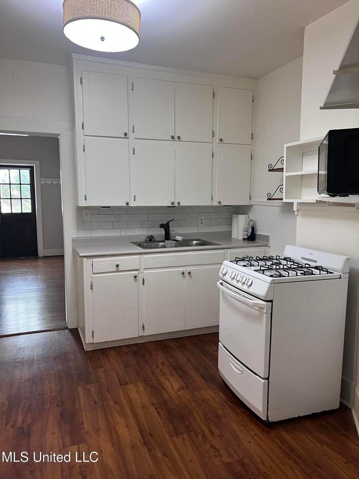 125 Saint Paul St - Photo 7 of 14