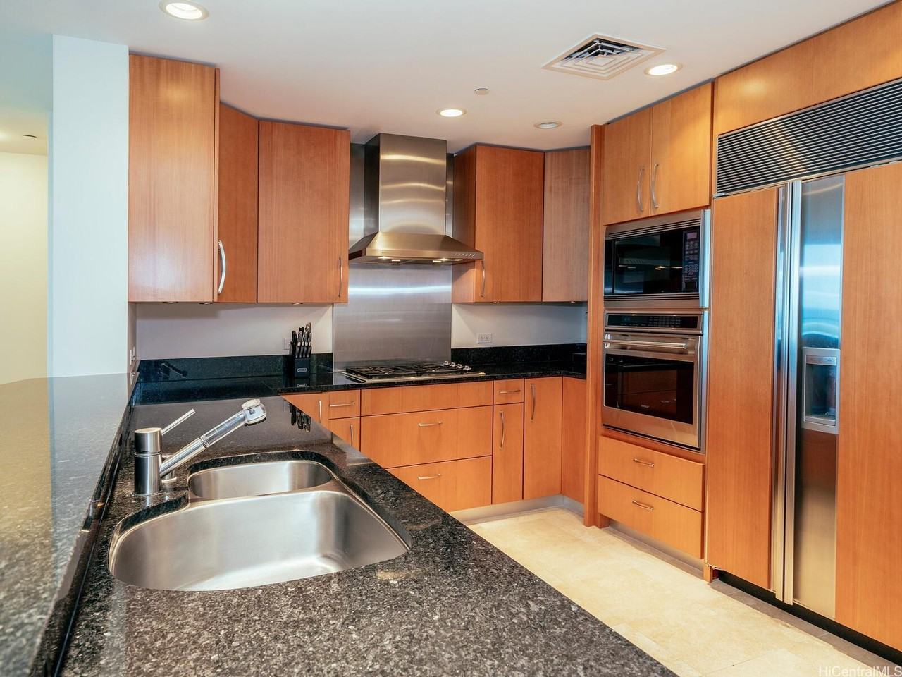 1288 Ala Moana Blvd #9C - Photo 5 of 16