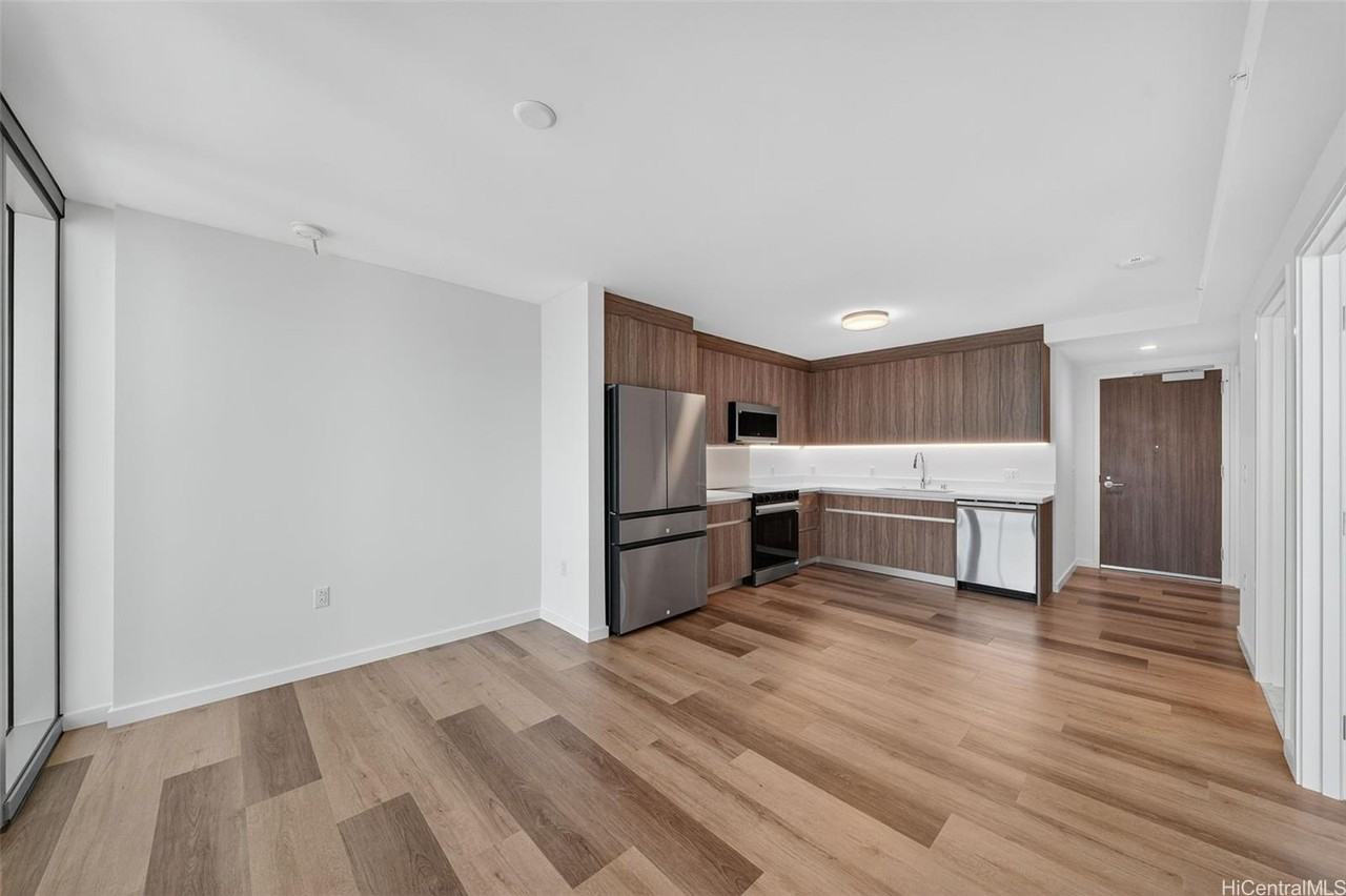 1500 Rycroft St #3703R - Photo 3 of 25