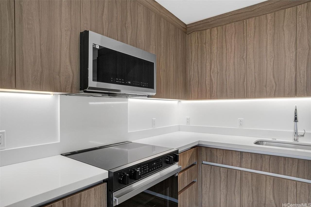 1500 Rycroft St #3703R - Photo 6 of 25