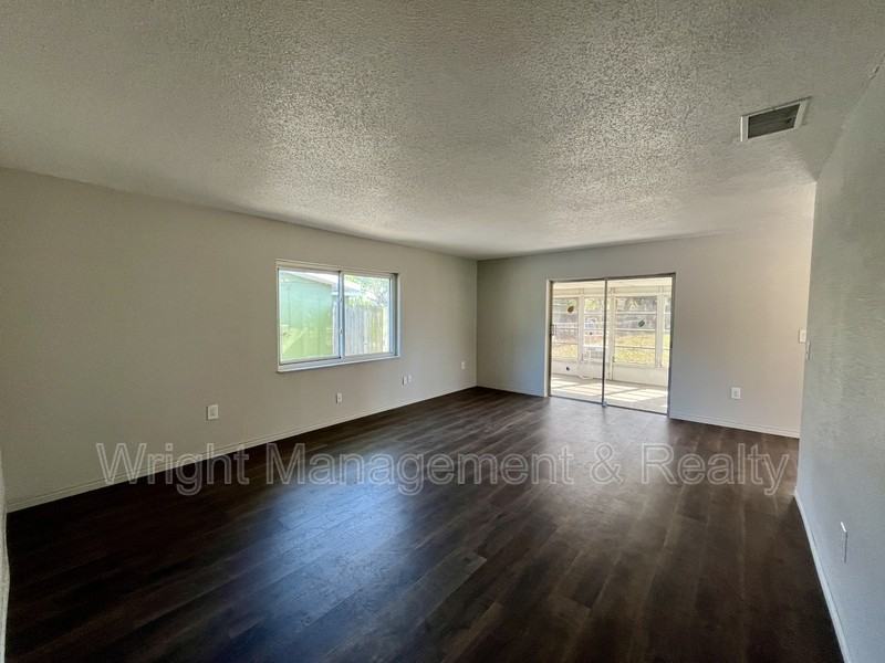 5254 Brody Blvd - Photo 4 of 19