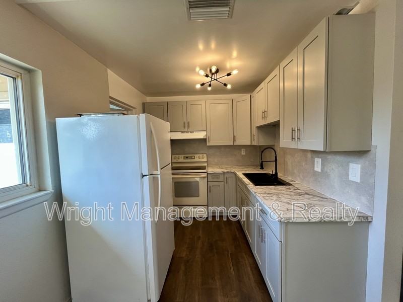 5254 Brody Blvd - Photo 7 of 19