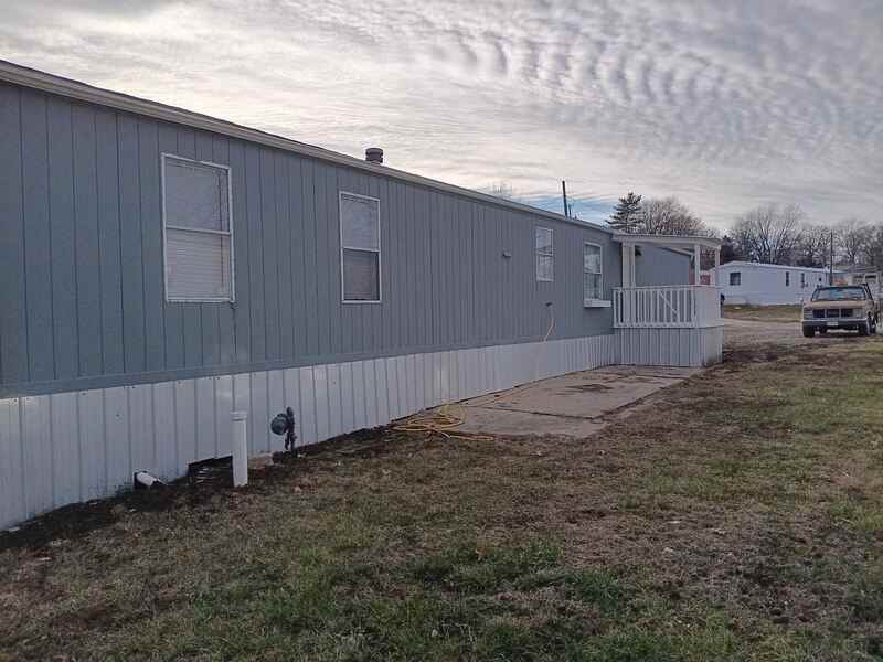 702 W Nelson St - Photo 2 of 13