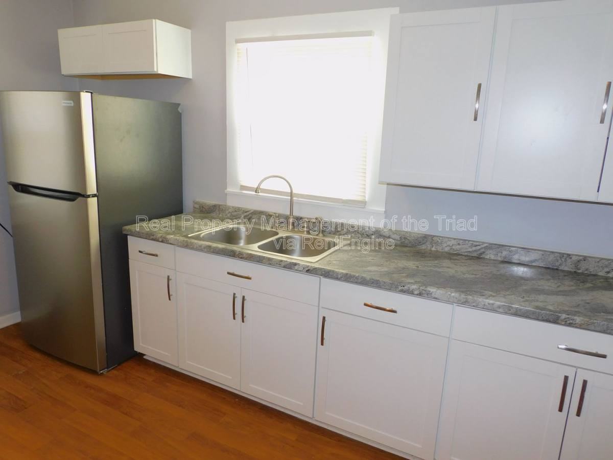 201 Sheppard St - Photo 3 of 10