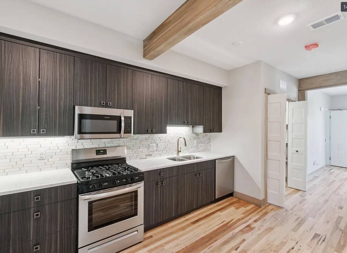 800 Douglas St Nw #B - Photo 3 of 10