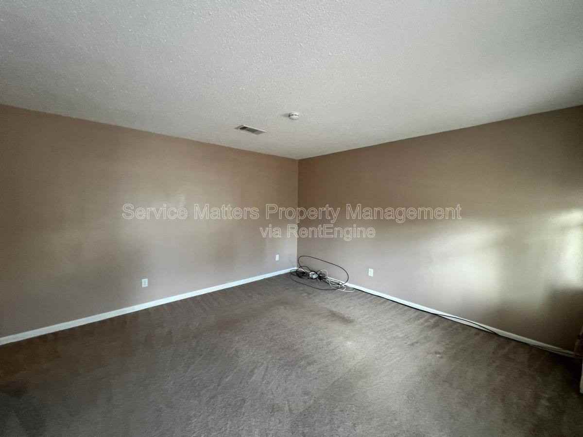 3227 Fresno Ave - Photo 3 of 10