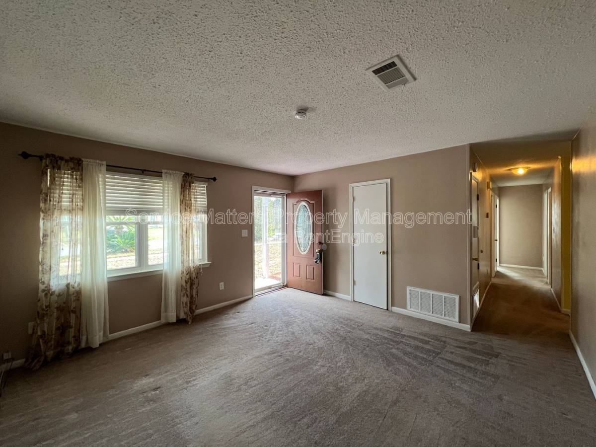 3227 Fresno Ave - Photo 5 of 10