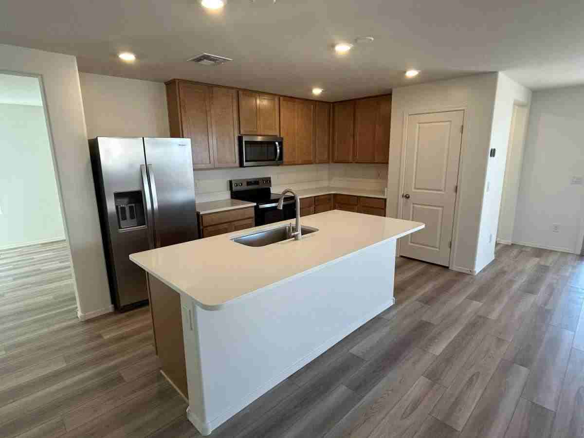 24367 W Jessica Ln - Photo 3 of 10