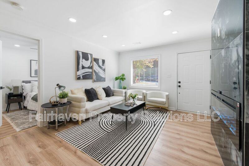 2541 Santa Barbara Dr Nw - Photo 2 of 36