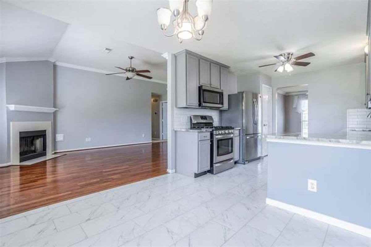 221 Armand Bay Dr - Photo 6 of 10