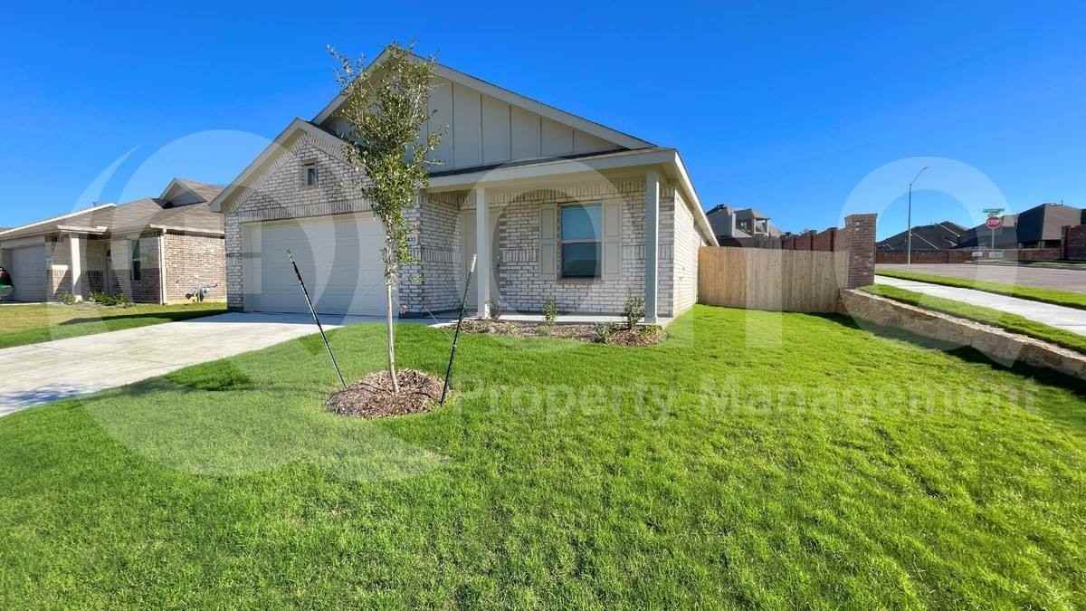 6433 Becker Ave - Photo 3 of 10
