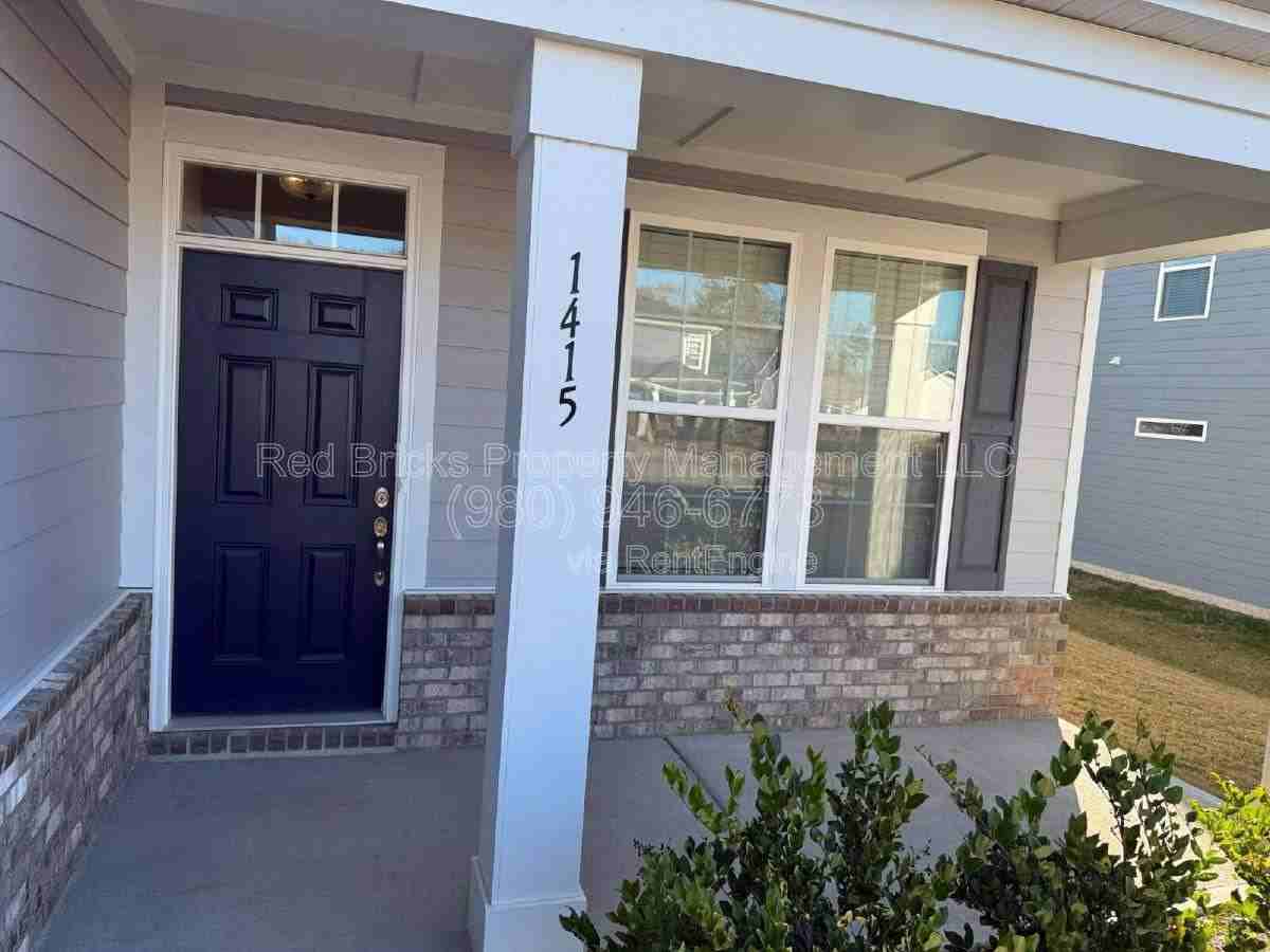 1415 Black Walnut St - Photo 2 of 10